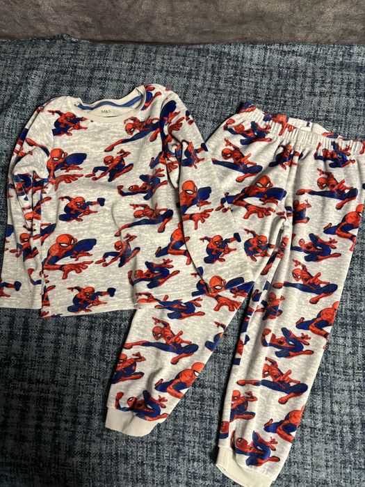 Комплект(флісовий чоловічок marvel,піжама людина-павук) на 5-6 років