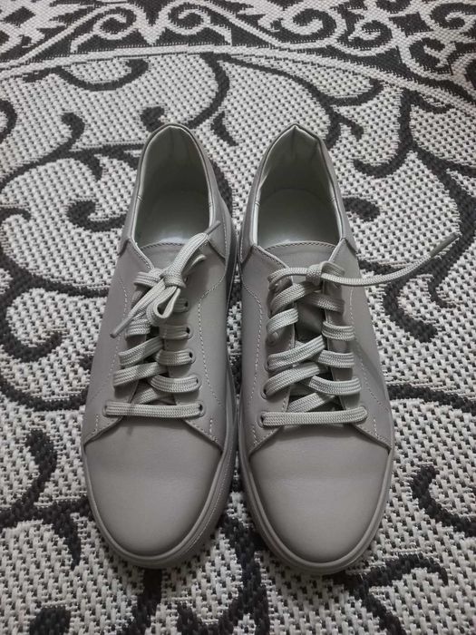 Шкіряні кросівки