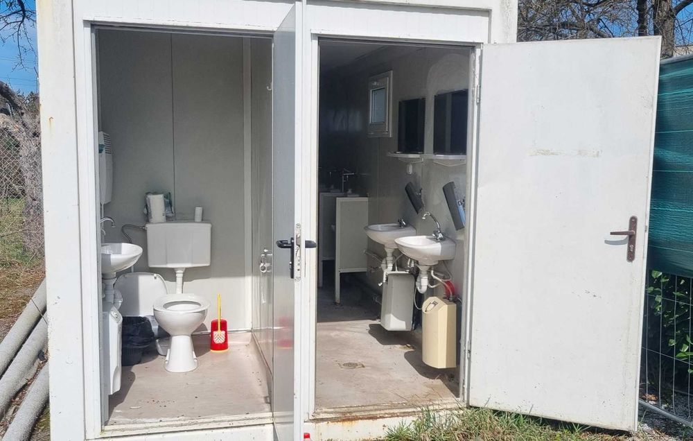 Kontener sanitarny WC , pisuary, umywalki. Dwa pomieszczenia
