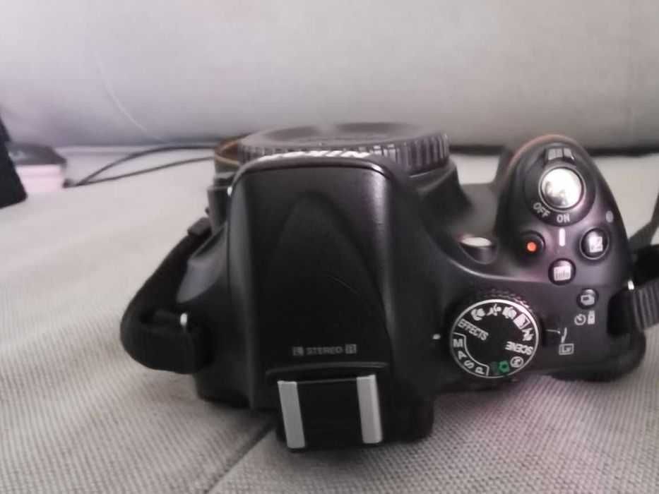 Nikon D5200 USADA + carregador + bateria extra como nova