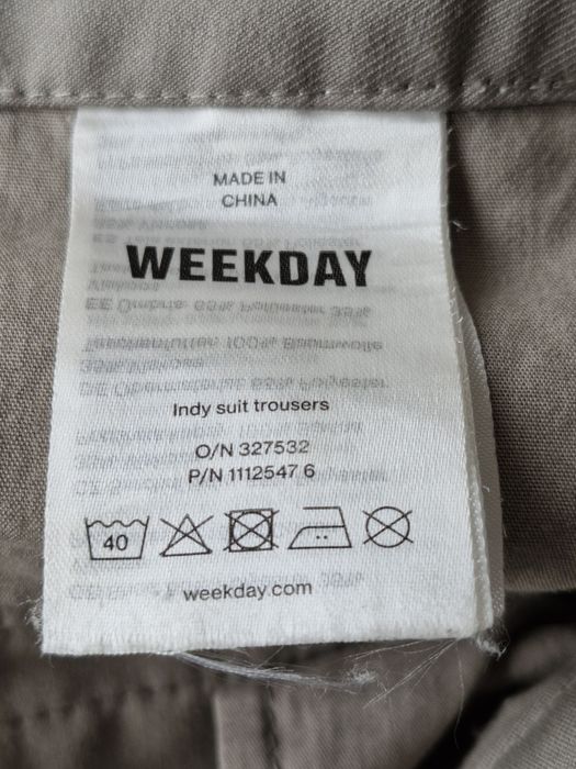 Spodnie Weekday Indy Siut Trouses r. M
Stan bardzo dobry