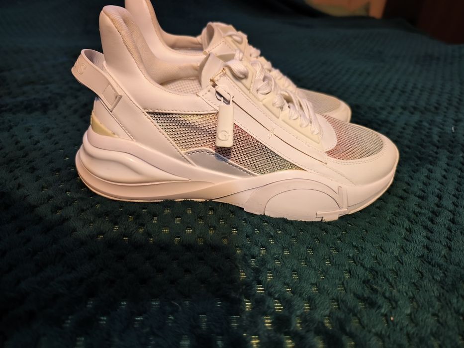 Buty guess raz założone