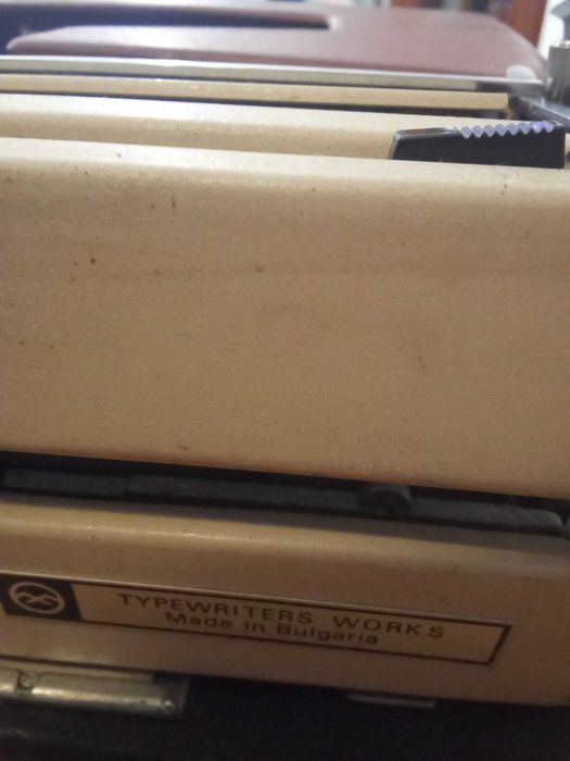 Vendo máquina  de escrever antiga " 80 euros "
