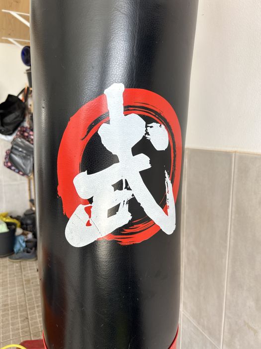 Saco de boxe com base