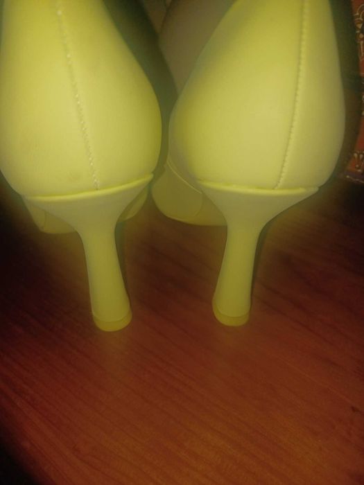 Sapatos verde alface da Stradivarius