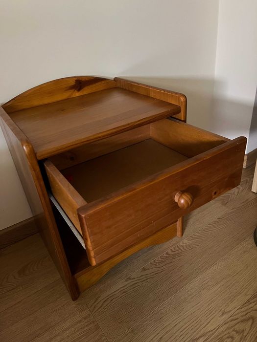 Mesa de apoio/cabeceira em pinho mel