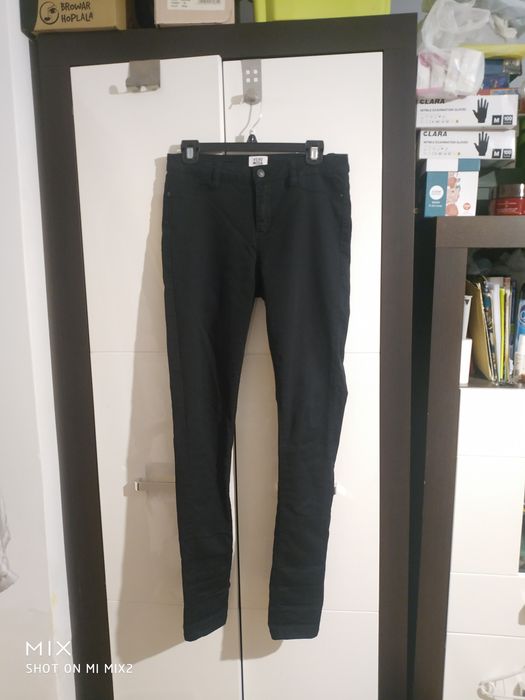 Czarne spodnie damskie. Vero moda.