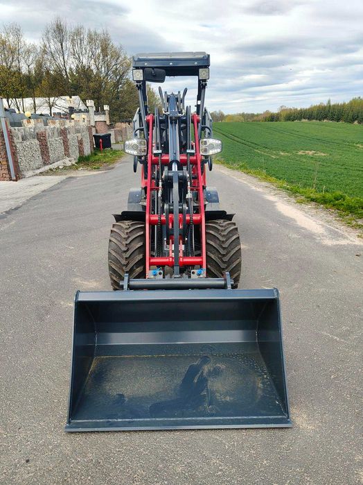 Ładowarka kołowa APS 800 – Yanmar 17,8 kW | Udźwig 1100 kg | Hydrostat