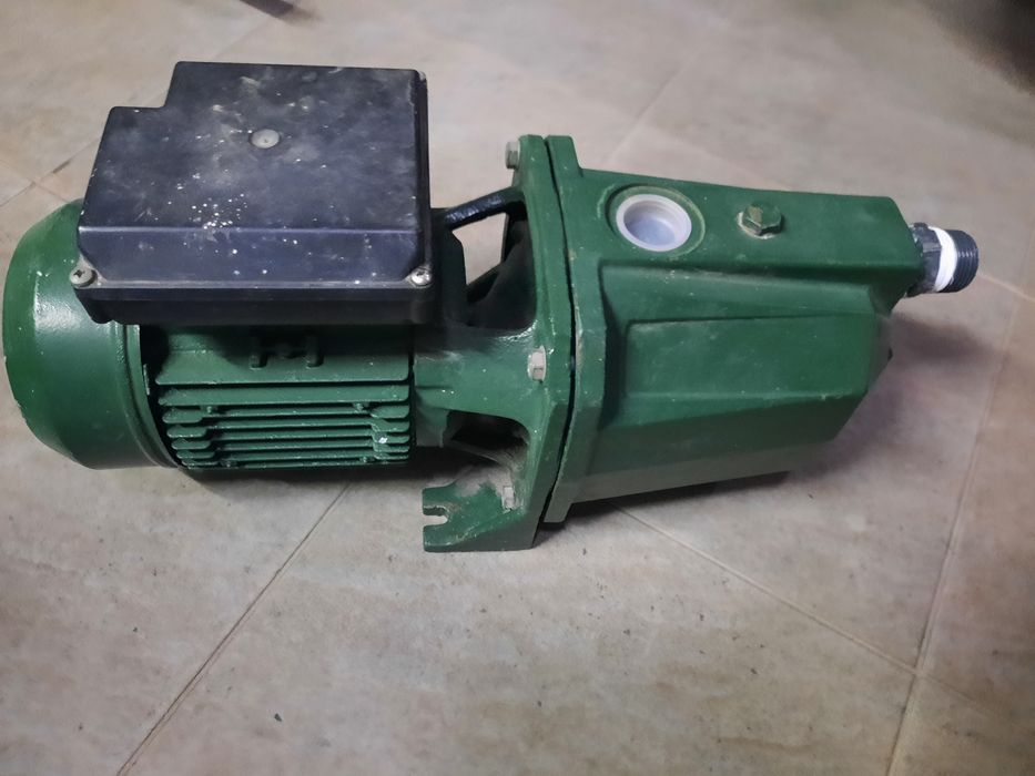Bomba rega águas limpas