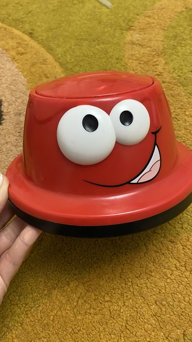 Продам інерціонну  іграшку миска для песика