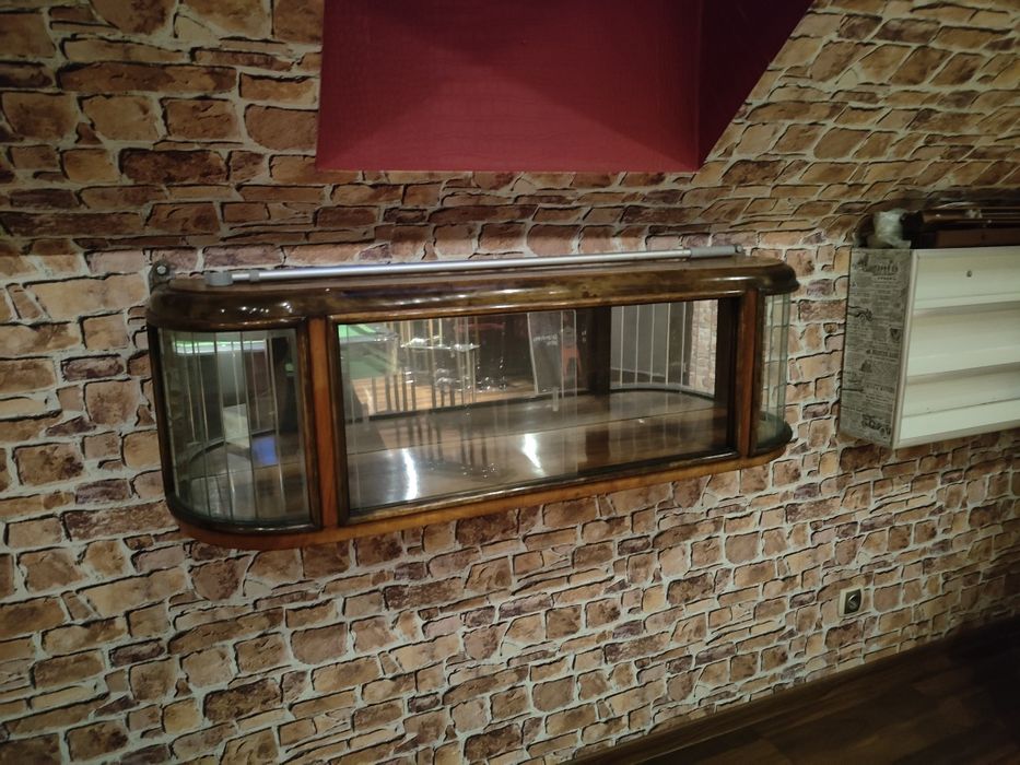 Witryna wisząca w stylu Art Deco
