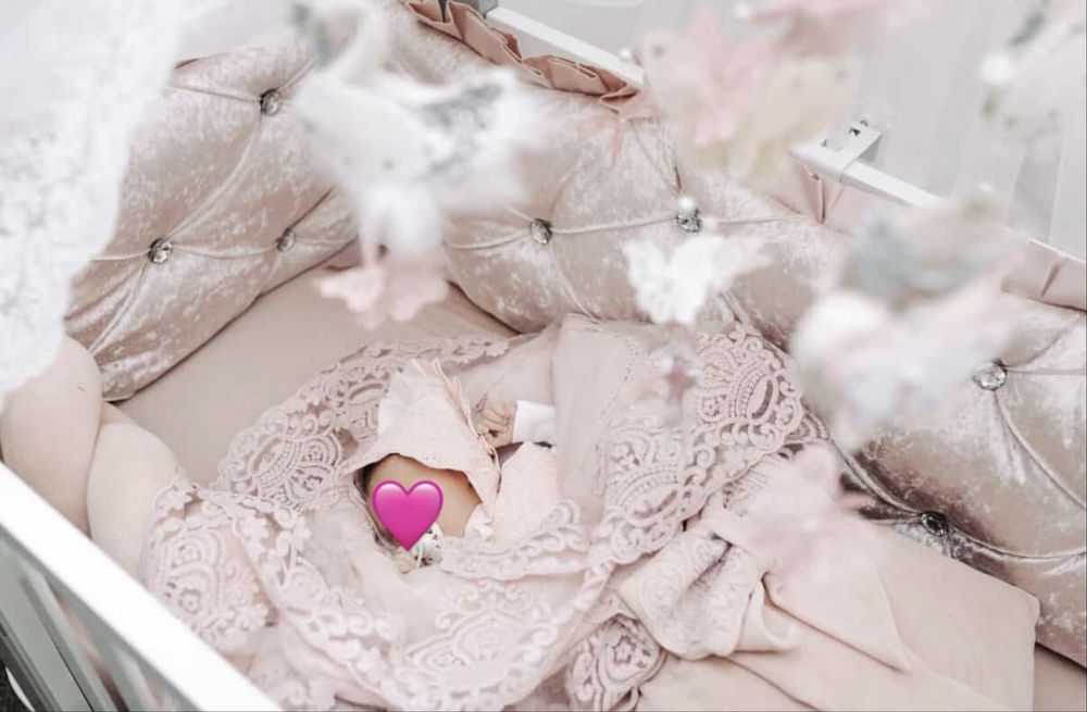 Розкішний балдахін та бортики в дитяче ліжечко