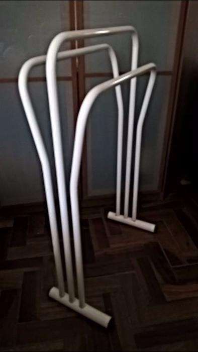 Toalheiro de pé Lacado a branco