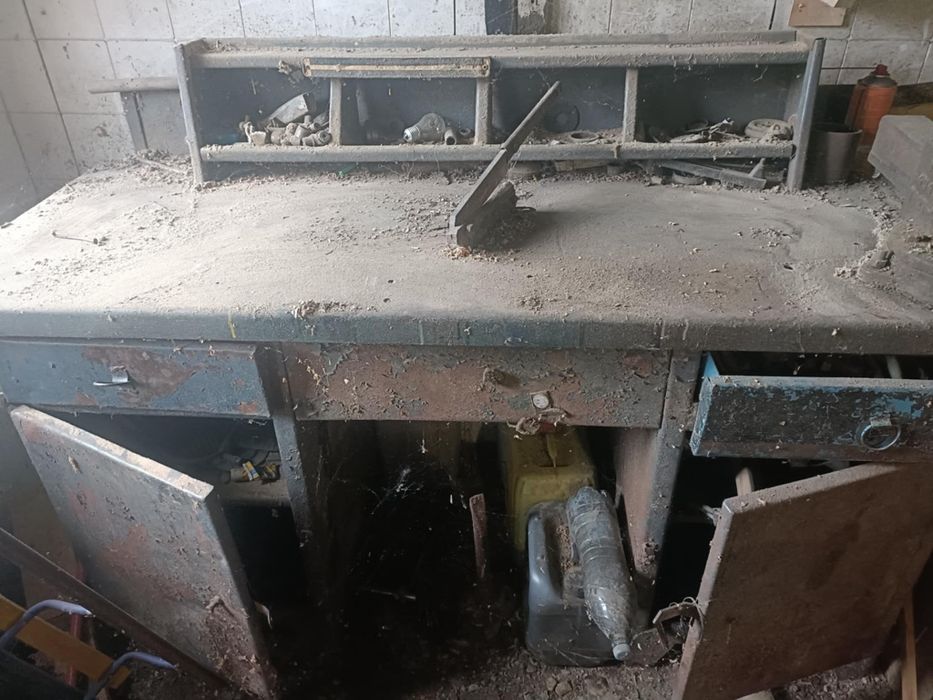 Стіл залізний для гаражу