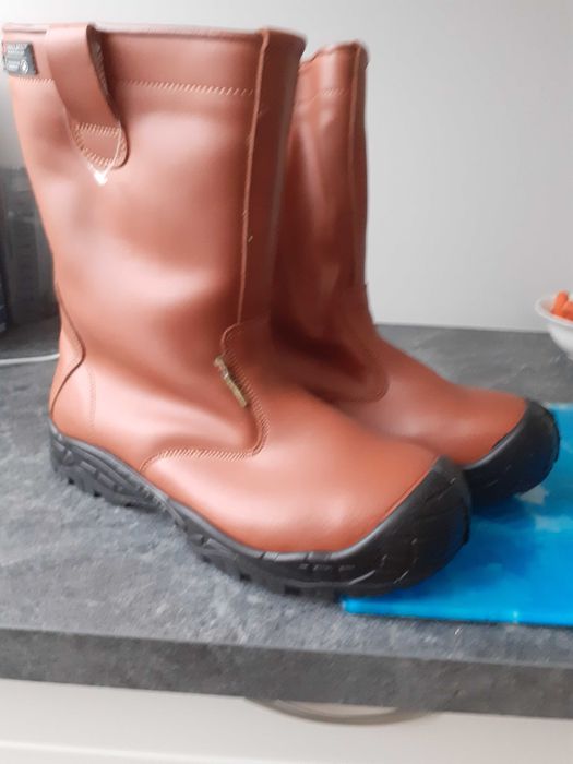 Buty wysokie nowe