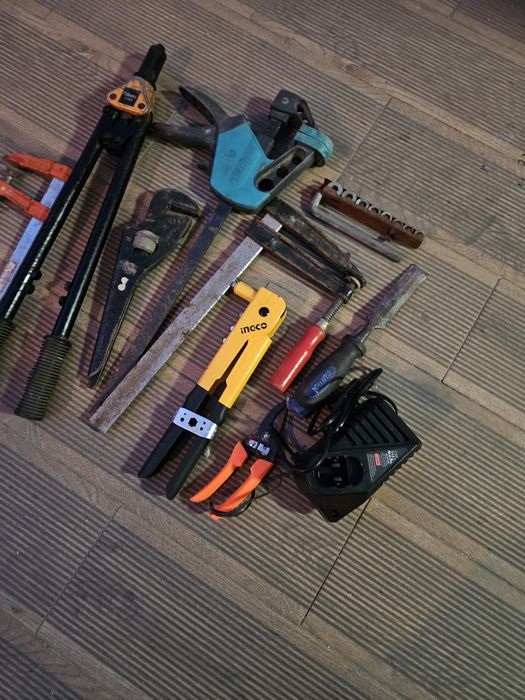 Vendo ferramentas e 1 carregador