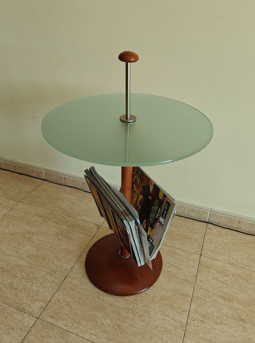 Mesa porta-revistas, bonita e moderna