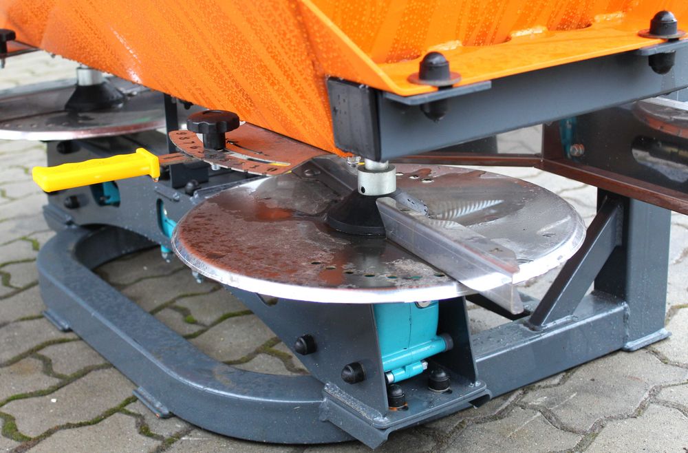 УСИЛЕНА РАМА Розкидач міндобрив польовий садовий VINMET рум розсіювач