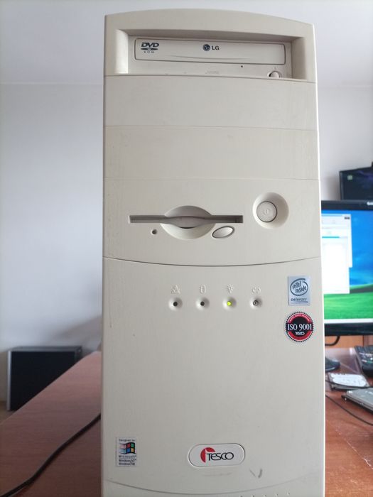 Komputer retro 500 MHz 192 mb ram