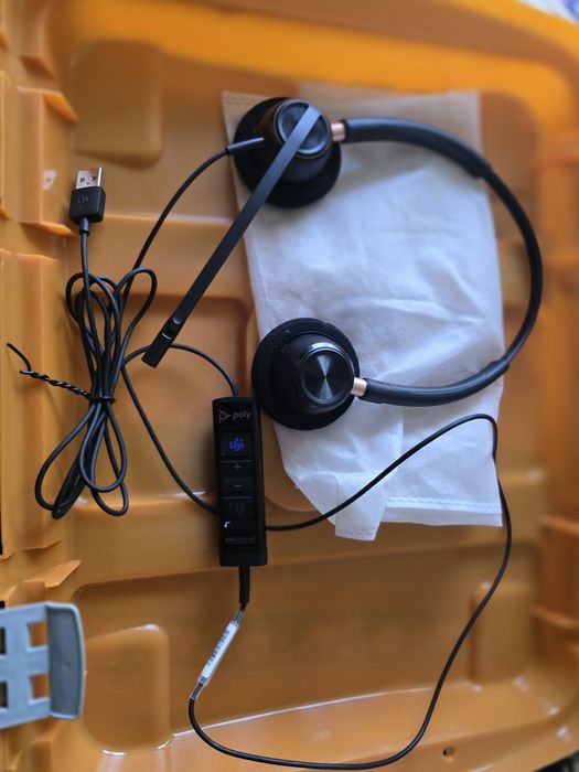 Auriculares Plantronics Novos
