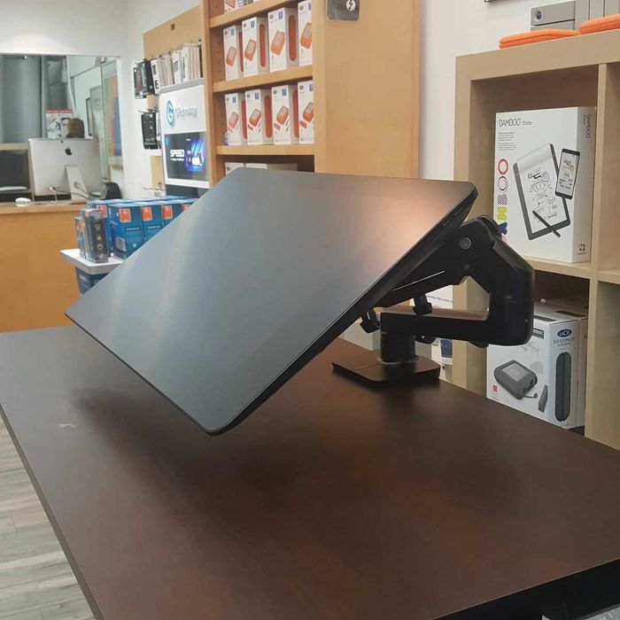 Wacom Cintiq Pro 24 DTK-2420 + Braço Flexível + Express Key Remote