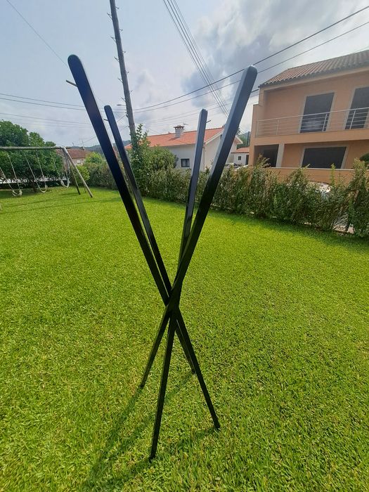 Cabide lacado a preto