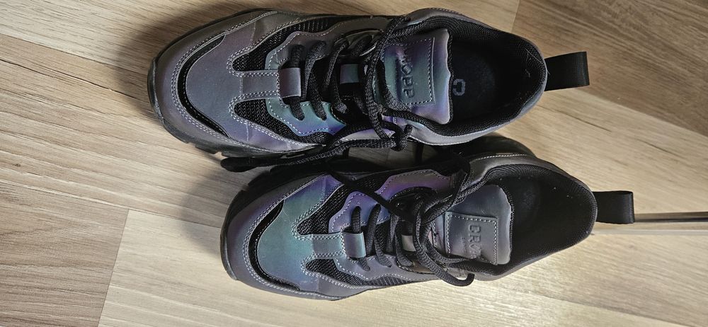 Dinozaur i Sneakersy odblaskowe holograficzne cropp