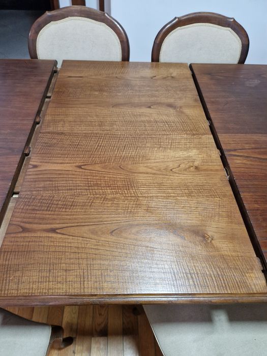Conjunto de mesa de sala de jantar com seis cadeiras em tecido