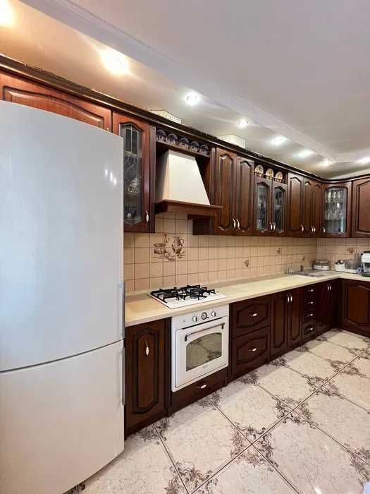 Продаж 3-к квартири  з ремонтом та видом на парк