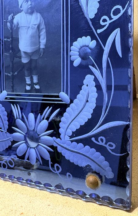 Rara e muito linda antiga moldura estilo veneziana em vidro gravado azul