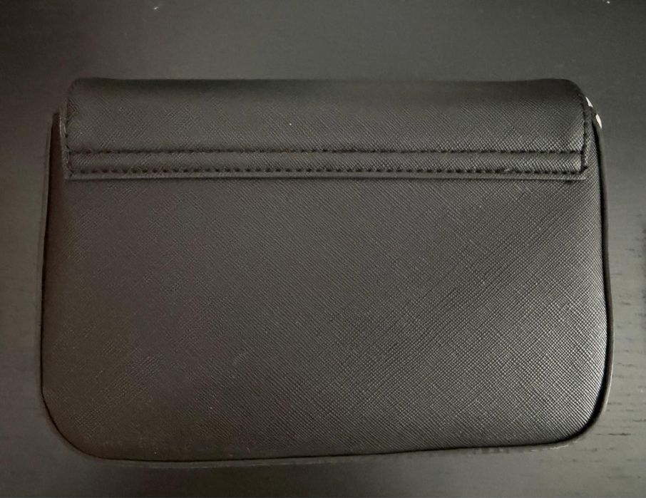Bolsa Guess Preta com Alça Ajustável