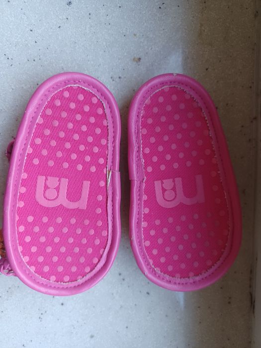 Niechodki, sandałki, buciki na 6 mies. Mothercare