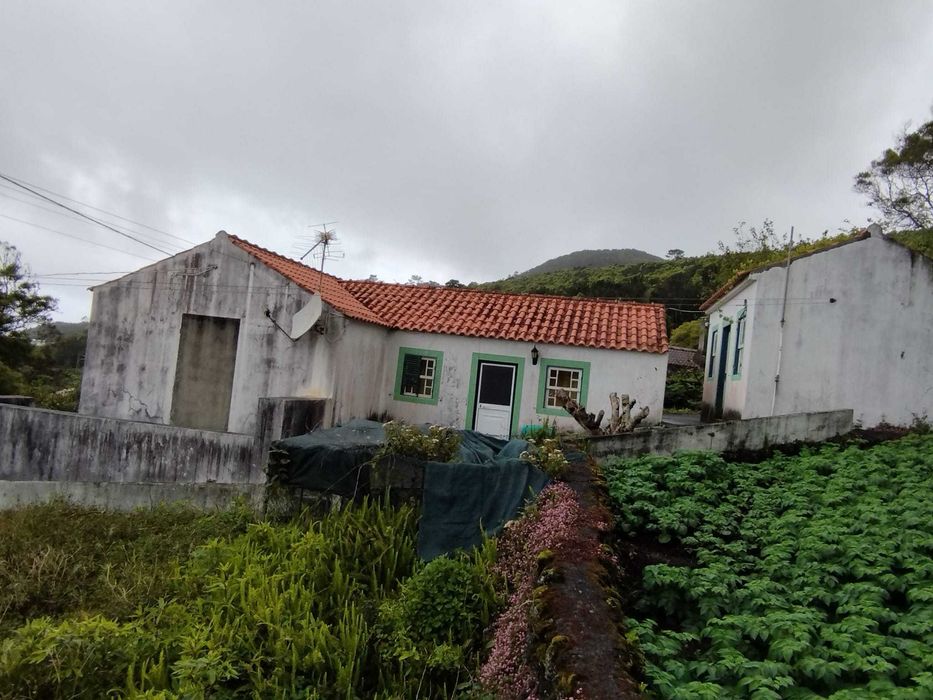 Moradia T2 - com garagem e quintal