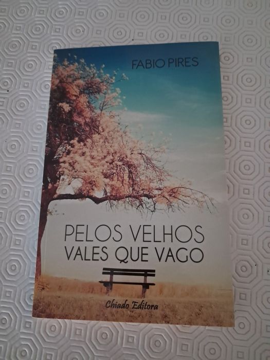 Livro "Pelos Velhos Vales que vago"
