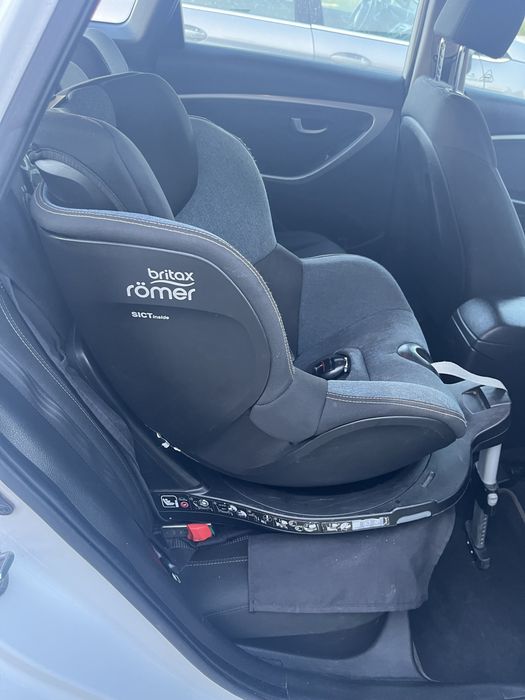 Fotelik samochodowy Britax Römer Dualfix i-Size 360° z bazą ISOFIX + mata GRATIS