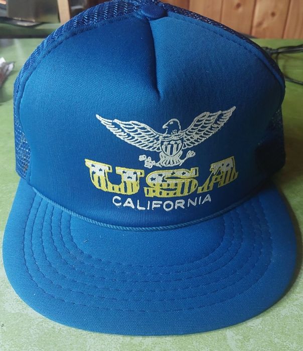 Niebieska baseballówki z napisem USA California.