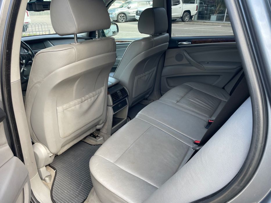 Продам BMW X5 2007 года.