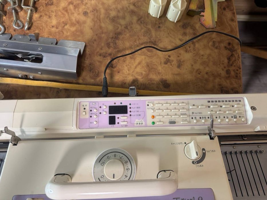 Продам в’язальну машину Brother KH270 + KR260, двохфонтурна, 3 клас