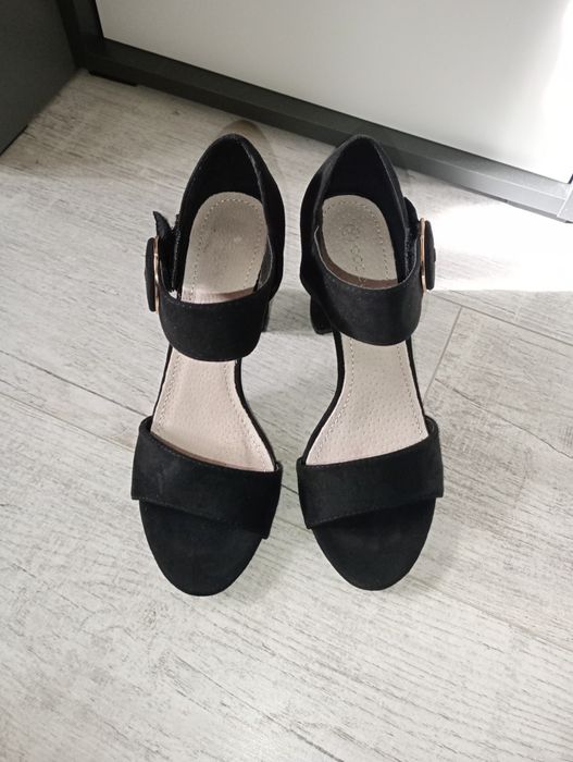 Czarne sandały 36 skóra