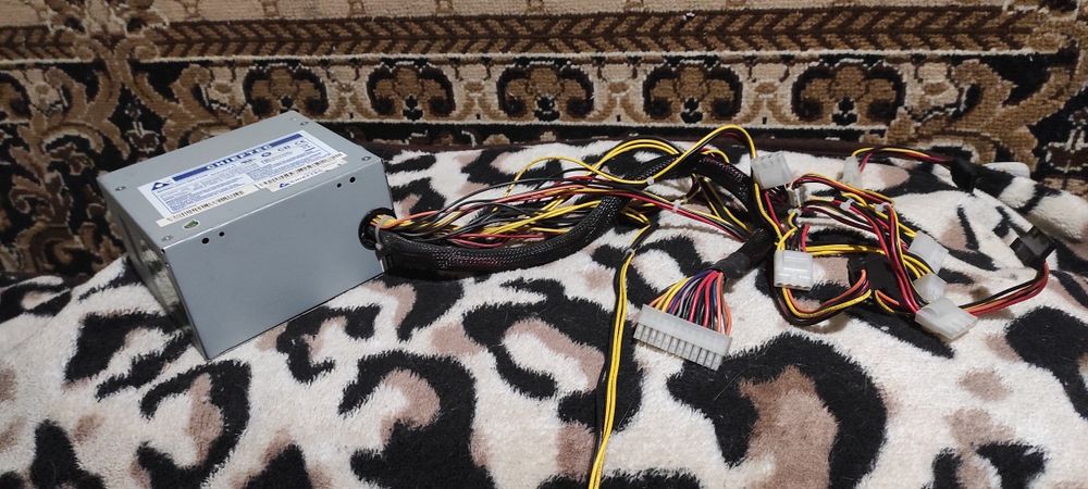 Блок питания CHIEFTEC