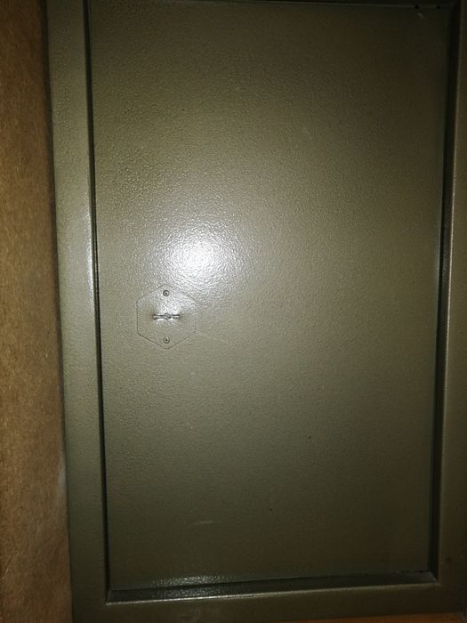 Продам сейф 41х41х65.