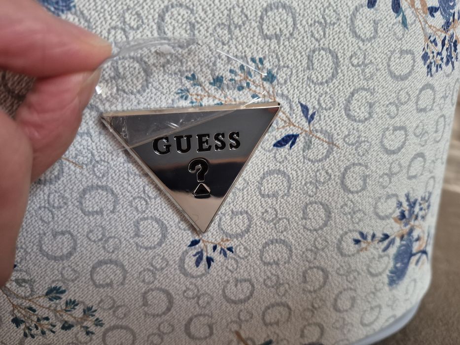 Kosmetyczka Damska Kuferek Guess