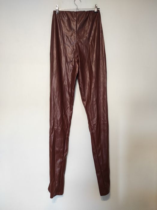 Nowe brązowe legginsy z Ekoskóry z rozcięciami na nogawkach