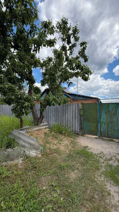 Продам крепкий дом в центре с. Буды (ул. Сковороды)
