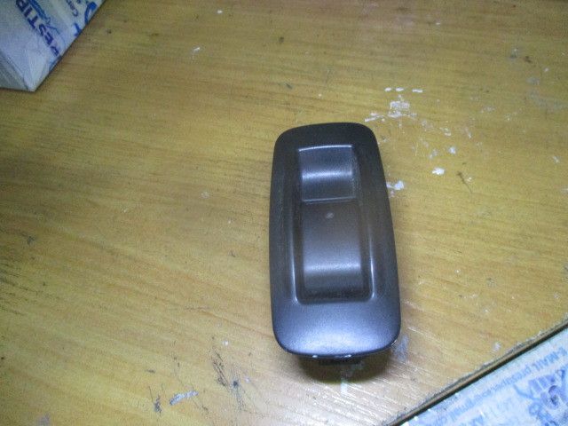 Comando / botão / interruptor vidros trás esquerdo TOYOTA Corolla Vers