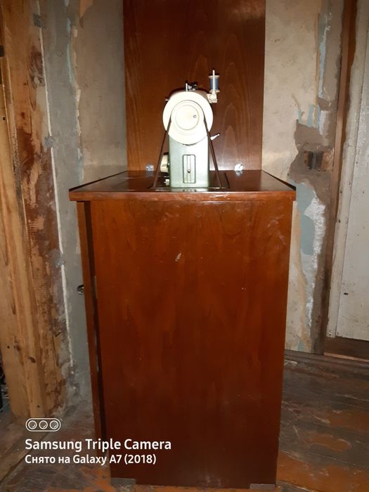 Продам  швейную машину VERITAS,производитель Германия!