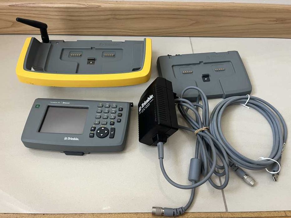 Zestaw Trimble TCU model 3 oprogramowanie Access 2017.24 z akcesoriami