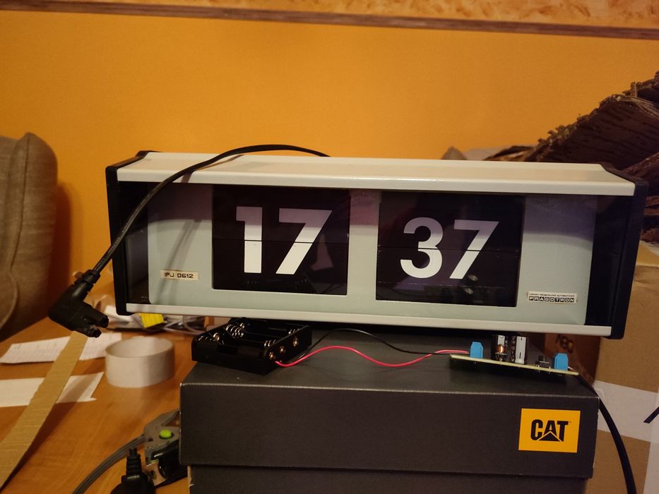 Zegar klapkowy Pragotron IPJ 0612, oryginał z 1989r. UNIKAT