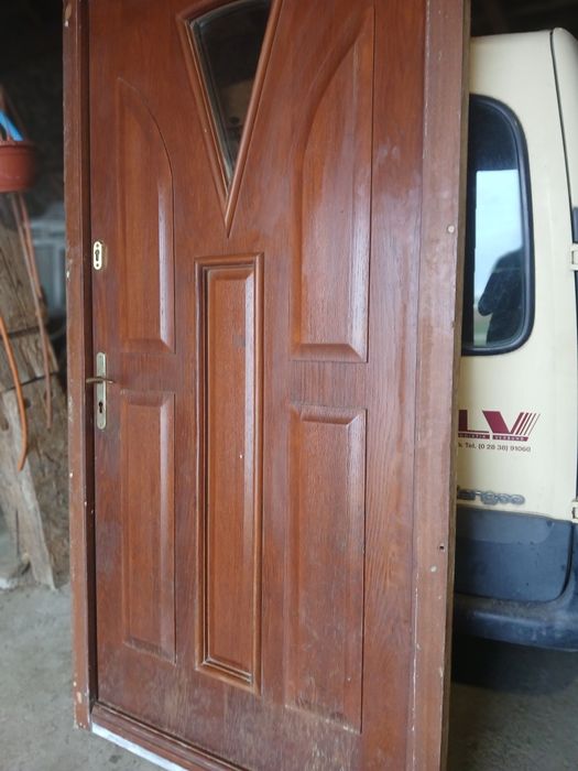 Drzwi zewnetrzne na budowe