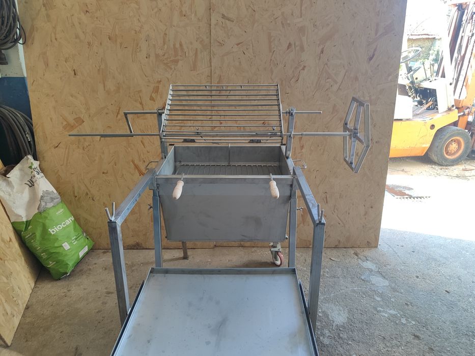 Churrasqueira inox para pernil no espeto